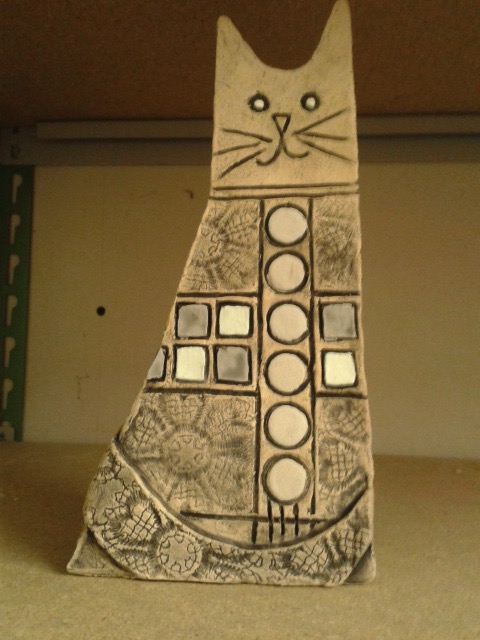 Stonewareslabbuildcatwithmanagansesoxideandglazedhighlights